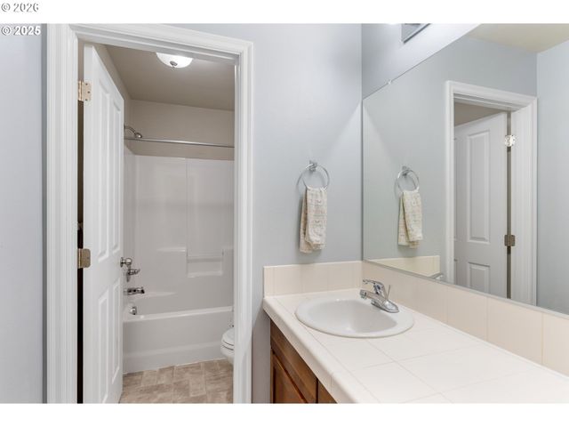16270 Se JASPER Dr, Damascus, OR 97089