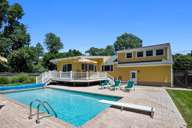 61 Topsfield Road, Wenham, MA 01984
