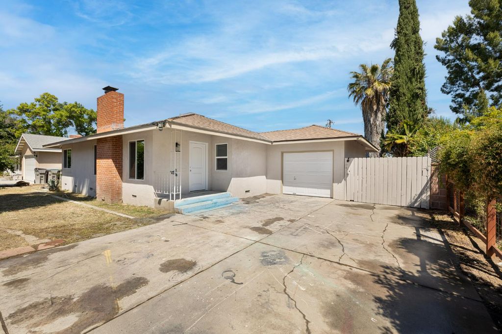 Image 1 of property listing at 1433 E Richert Avenue, Fresno, CA 93704