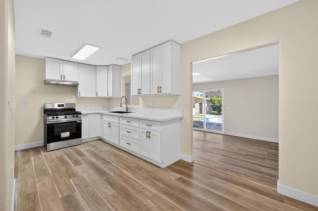 Image 11 of property listing at 1433 E Richert Avenue, Fresno, CA 93704