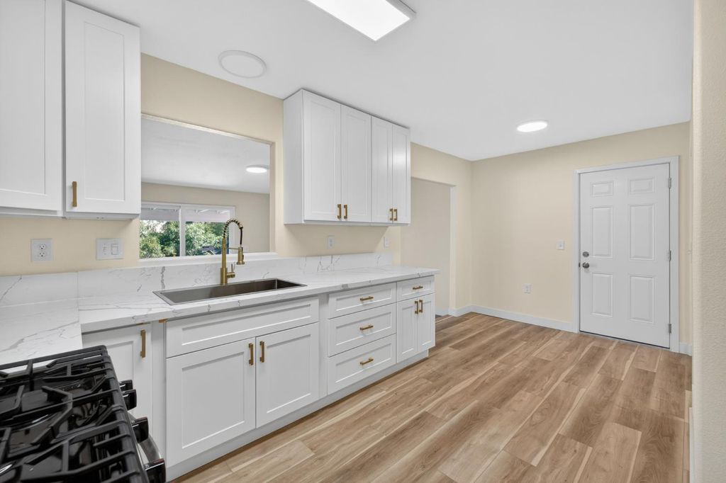 Image 13 of property listing at 1433 E Richert Avenue, Fresno, CA 93704