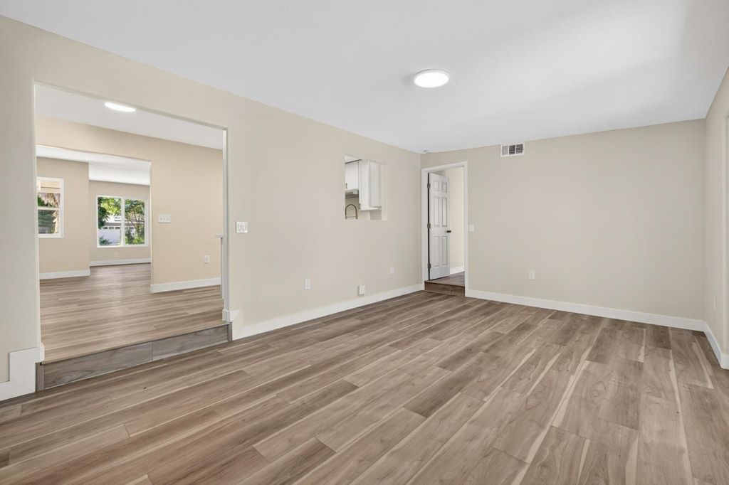 Image 14 of property listing at 1433 E Richert Avenue, Fresno, CA 93704