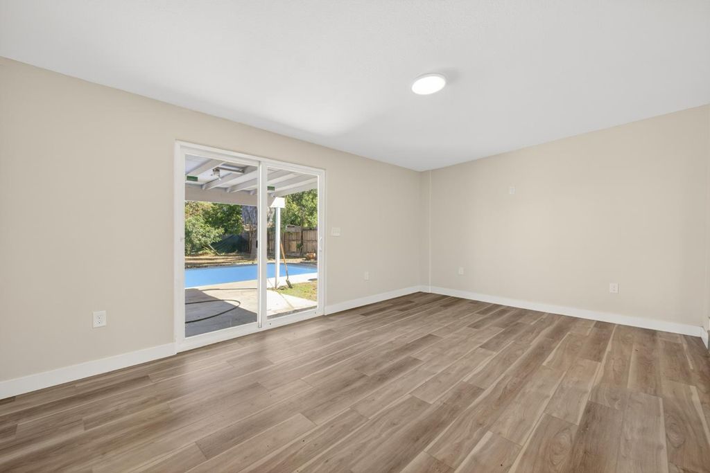 Image 15 of property listing at 1433 E Richert Avenue, Fresno, CA 93704