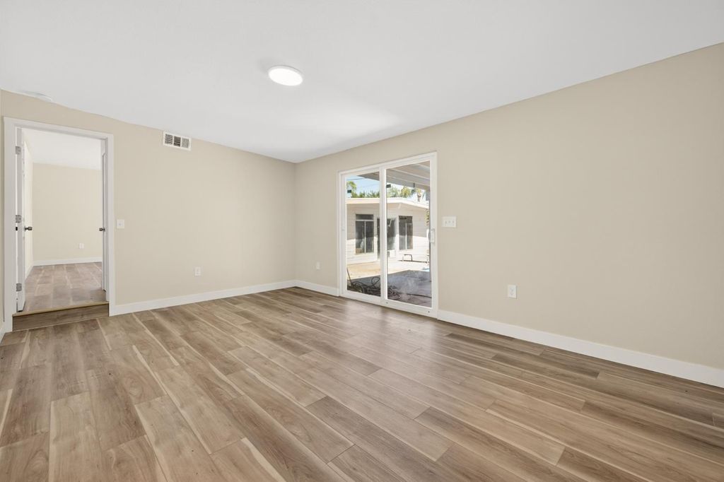 Image 16 of property listing at 1433 E Richert Avenue, Fresno, CA 93704
