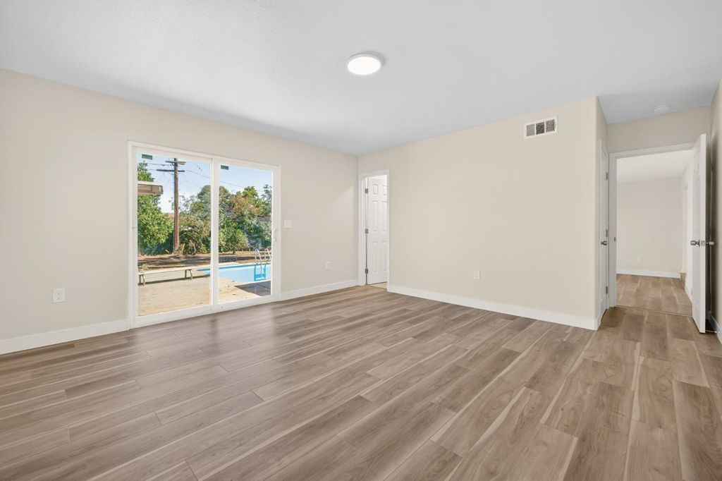 Image 17 of property listing at 1433 E Richert Avenue, Fresno, CA 93704