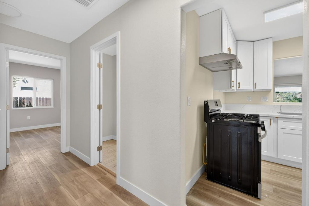 Image 22 of property listing at 1433 E Richert Avenue, Fresno, CA 93704