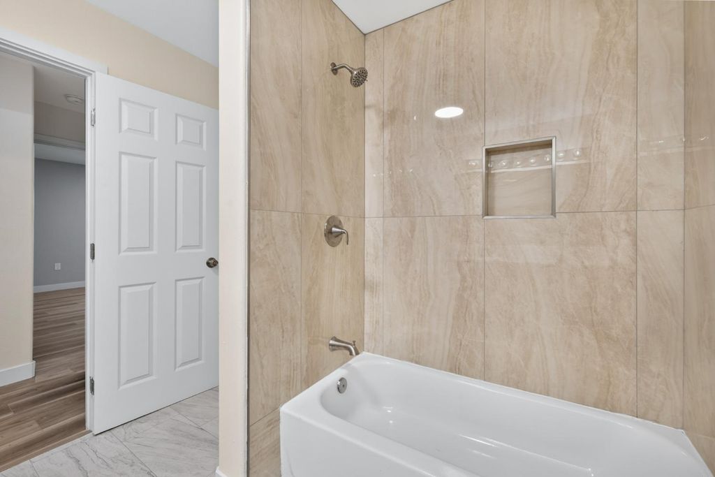 Image 24 of property listing at 1433 E Richert Avenue, Fresno, CA 93704