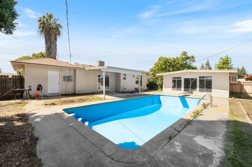 Image 31 of property listing at 1433 E Richert Avenue, Fresno, CA 93704