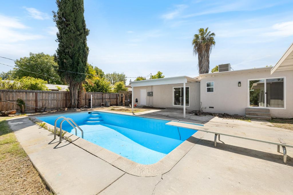 Image 32 of property listing at 1433 E Richert Avenue, Fresno, CA 93704