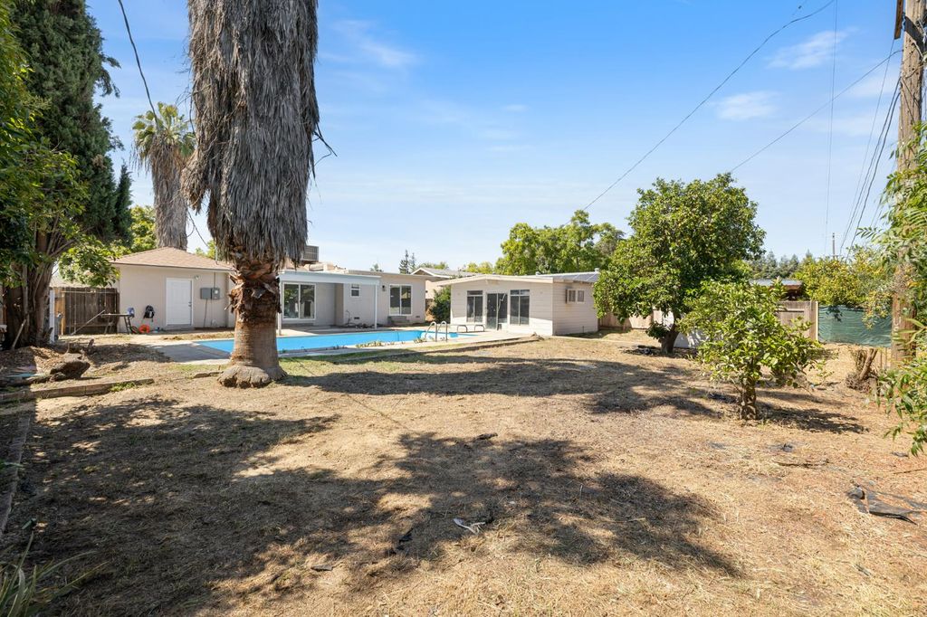 Image 33 of property listing at 1433 E Richert Avenue, Fresno, CA 93704