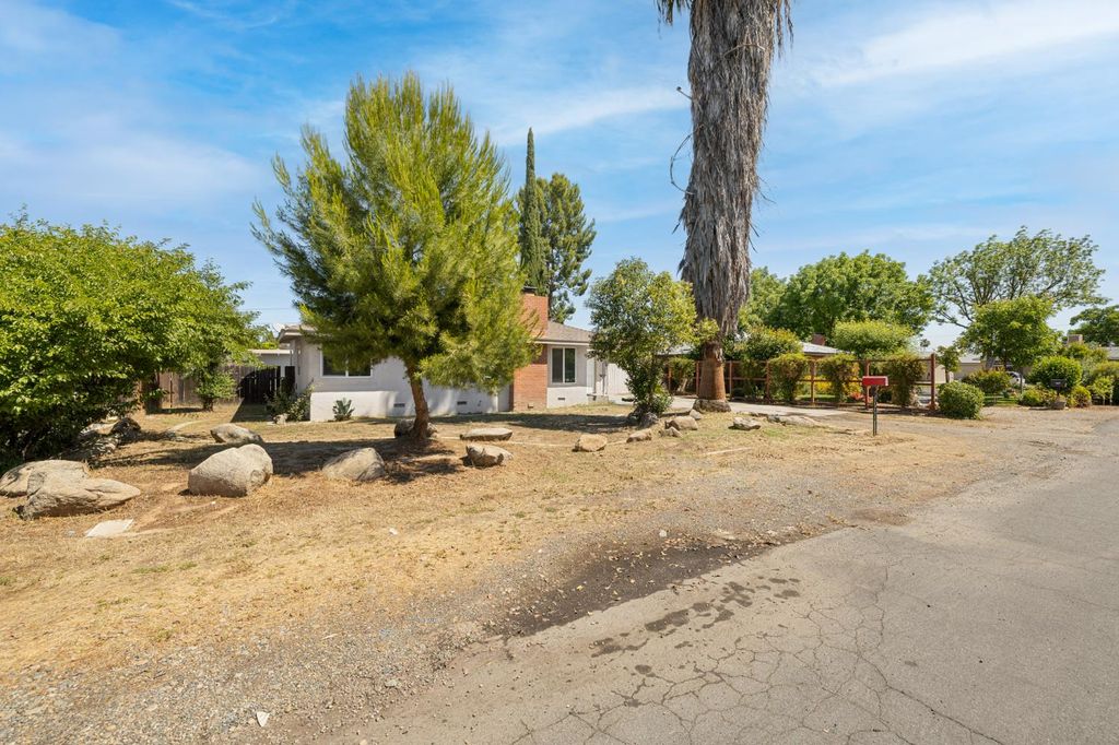 Image 34 of property listing at 1433 E Richert Avenue, Fresno, CA 93704