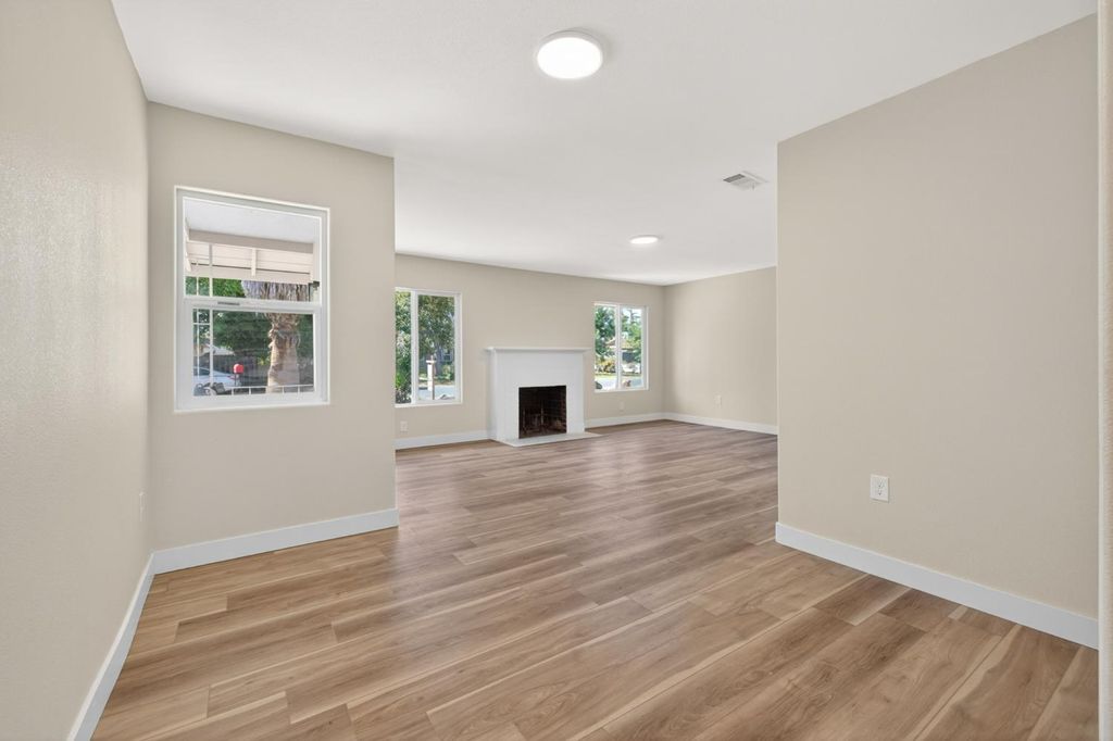 Image 8 of property listing at 1433 E Richert Avenue, Fresno, CA 93704