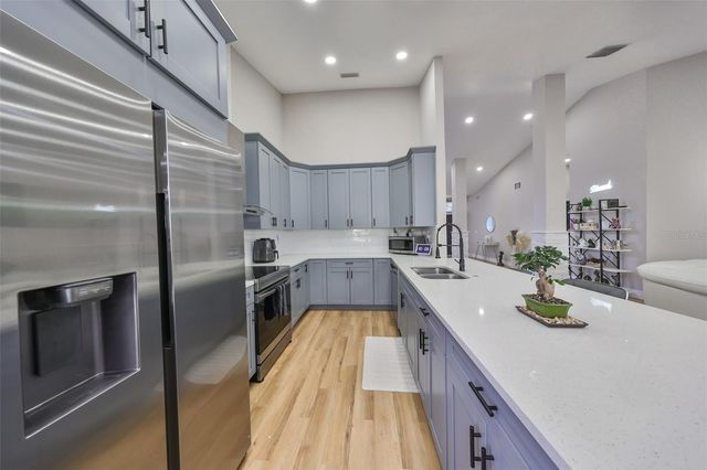 9309 HAMPSHIRE PARK DRIVE, Tampa, FL 33647