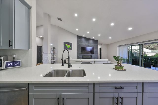 9309 HAMPSHIRE PARK DRIVE, Tampa, FL 33647