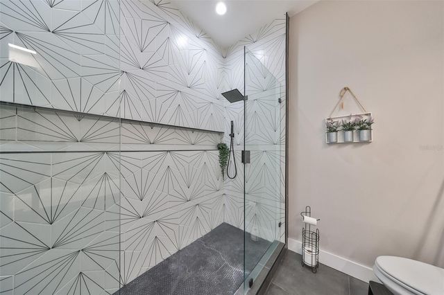 9309 HAMPSHIRE PARK DRIVE, Tampa, FL 33647