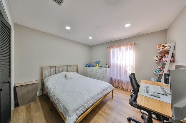 9309 HAMPSHIRE PARK DRIVE, Tampa, FL 33647