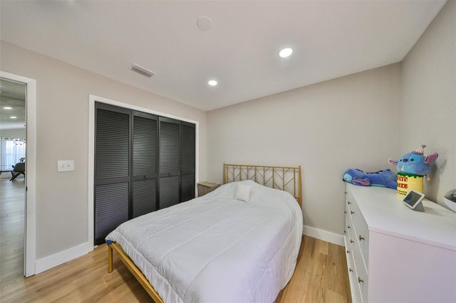 9309 HAMPSHIRE PARK DRIVE, Tampa, FL 33647