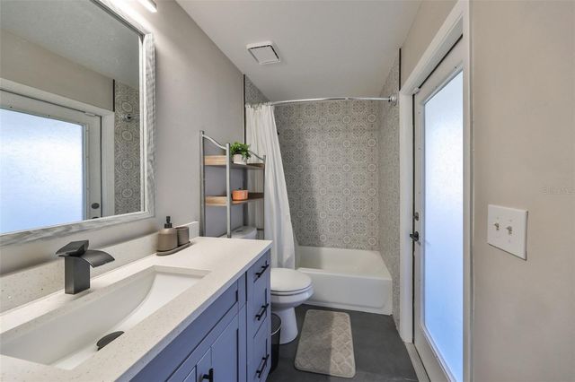 9309 HAMPSHIRE PARK DRIVE, Tampa, FL 33647
