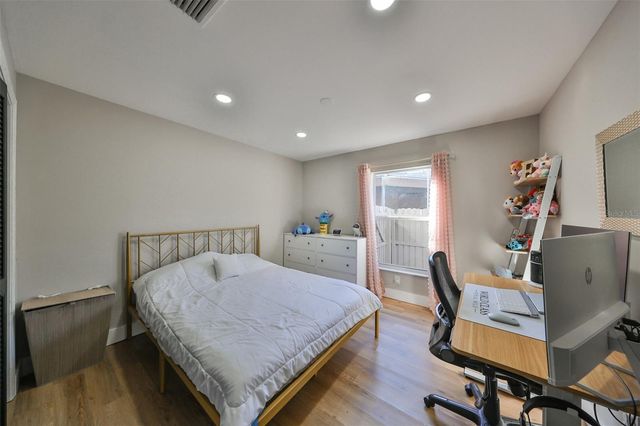 9309 HAMPSHIRE PARK DRIVE, Tampa, FL 33647
