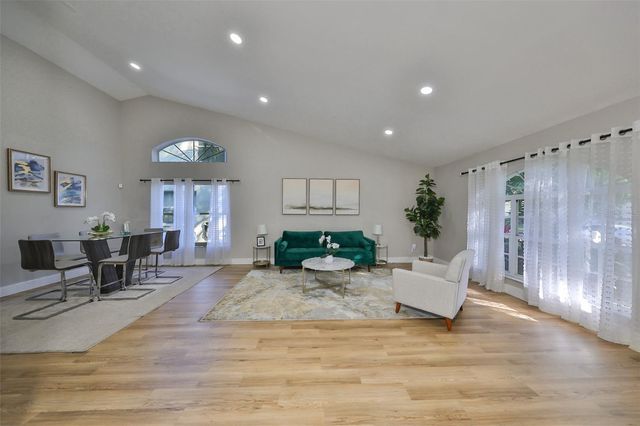 9309 HAMPSHIRE PARK DRIVE, Tampa, FL 33647