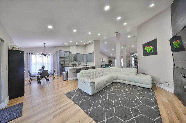9309 HAMPSHIRE PARK DRIVE, Tampa, FL 33647