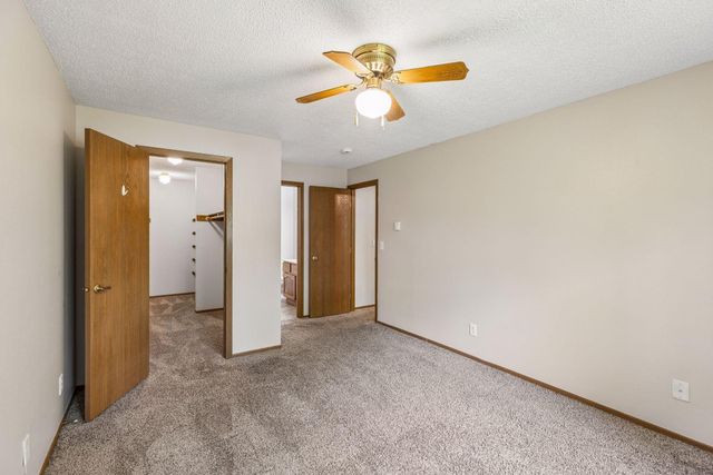 5447 Babcock Trail S206, Inver Grove Heights, MN 55077