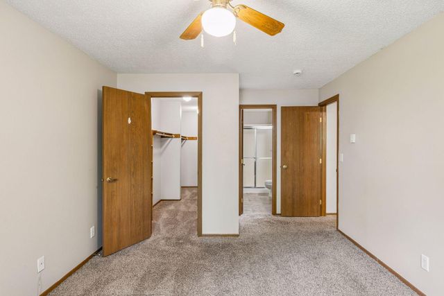5447 Babcock Trail S206, Inver Grove Heights, MN 55077