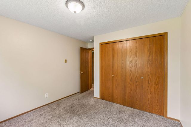 5447 Babcock Trail S206, Inver Grove Heights, MN 55077