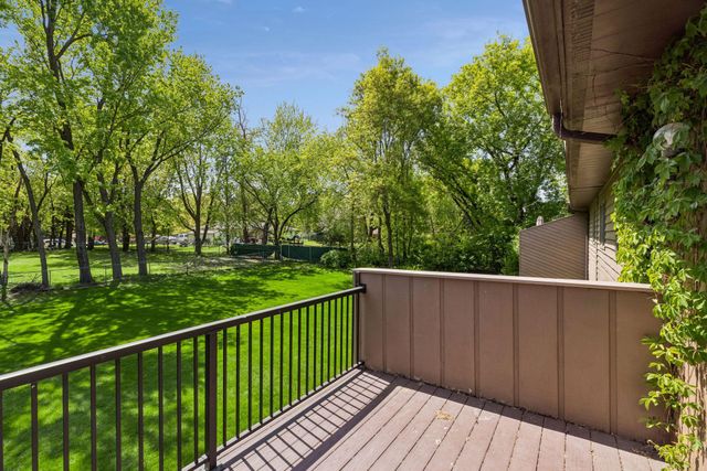 5447 Babcock Trail S206, Inver Grove Heights, MN 55077