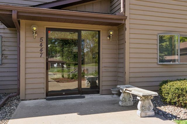 5447 Babcock Trail S206, Inver Grove Heights, MN 55077