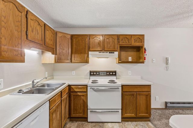 5447 Babcock Trail S206, Inver Grove Heights, MN 55077