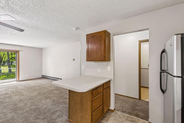 5447 Babcock Trail S206, Inver Grove Heights, MN 55077