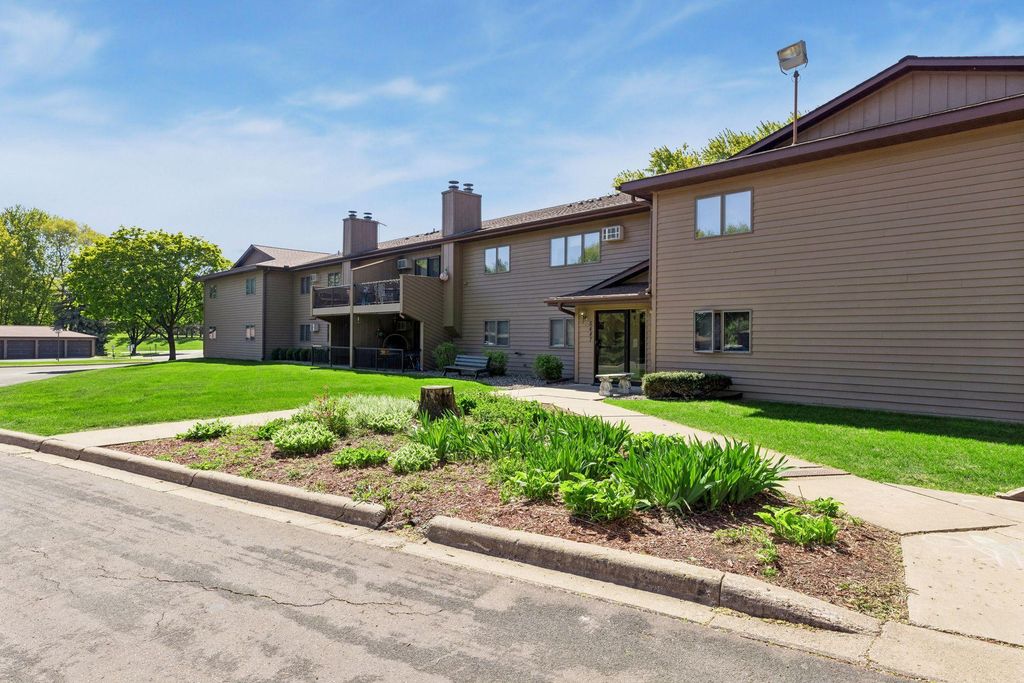 5447 Babcock Trail S206, Inver Grove Heights, MN 55077