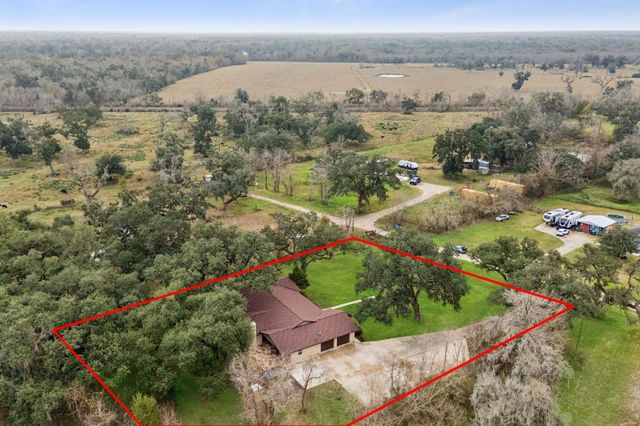 185 Hunters Lane, Sweeny, TX 77480