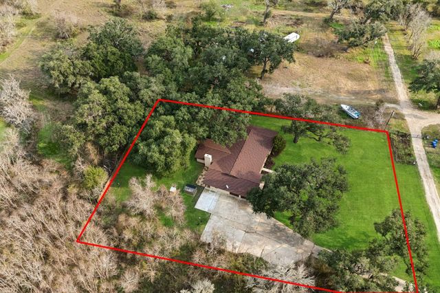 185 Hunters Lane, Sweeny, TX 77480