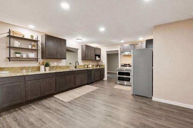 185 Hunters Lane, Sweeny, TX 77480