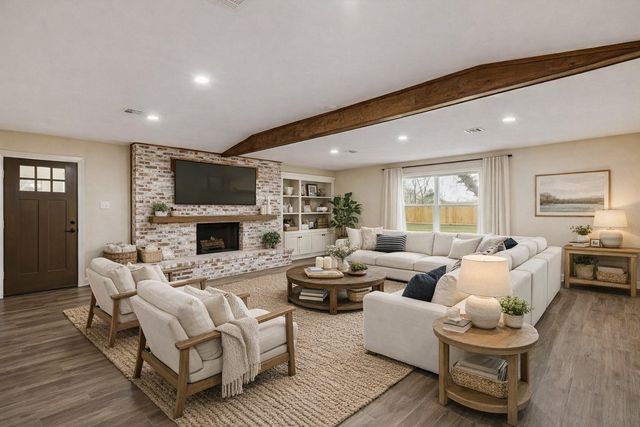 185 Hunters Lane, Sweeny, TX 77480