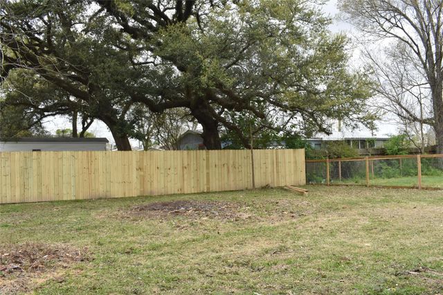 204 Texas, Daisetta, TX 77533