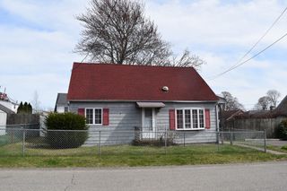 34 Doolittle Ct, Somerset, MA 02725