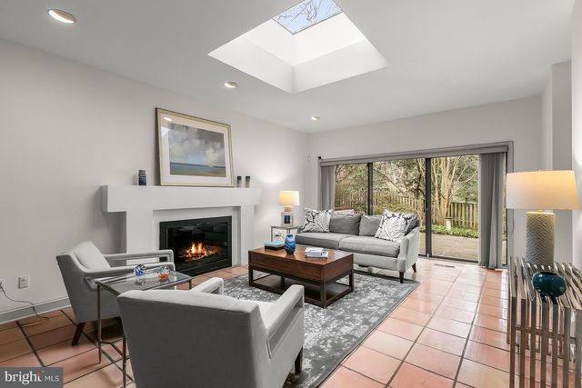 2400 44TH ST NW, Washington, DC 20007