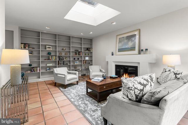 2400 44TH ST NW, Washington, DC 20007