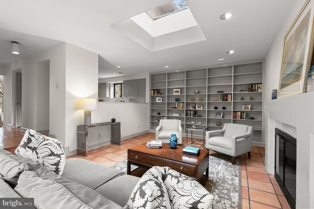 2400 44TH ST NW, Washington, DC 20007