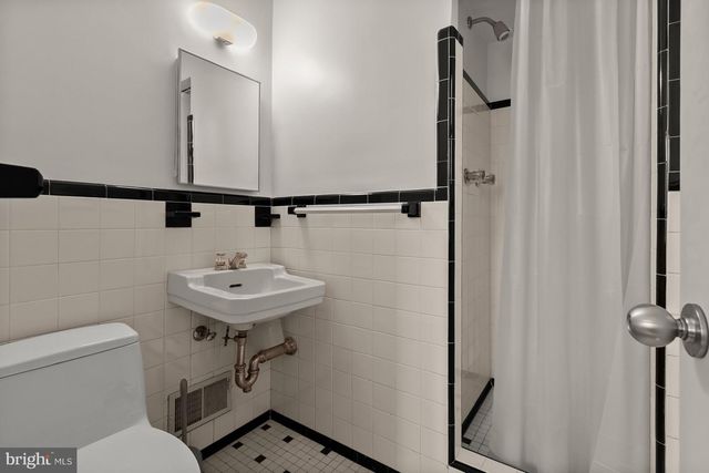 2400 44TH ST NW, Washington, DC 20007