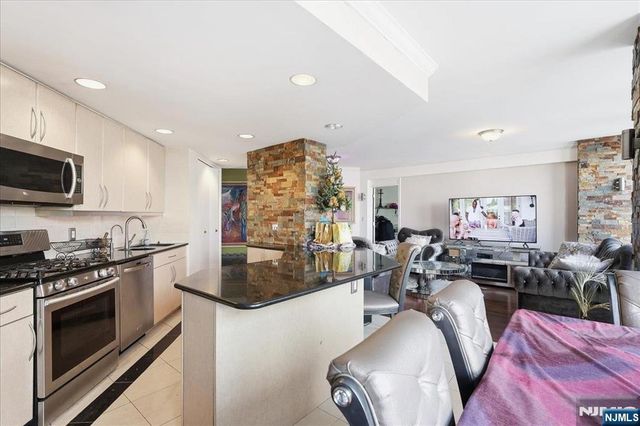 7004 Boulevard East 8C, Guttenberg, NJ 07093