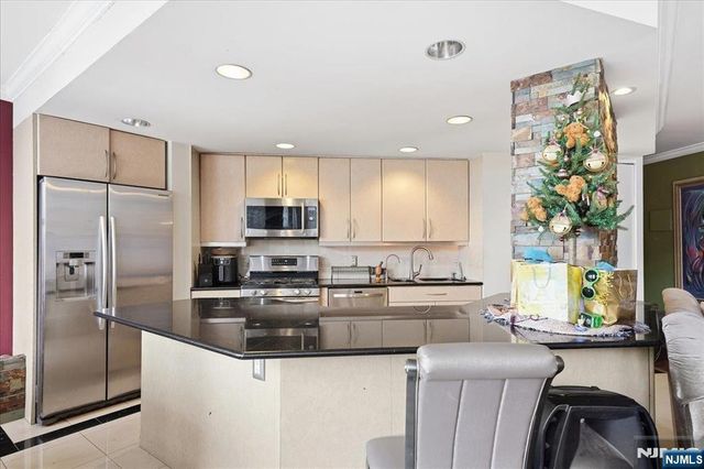 7004 Boulevard East 8C, Guttenberg, NJ 07093