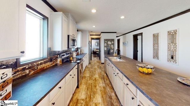 438 Berry Shoals Road, Duncan, SC 29334