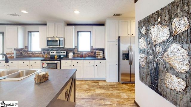 438 Berry Shoals Road, Duncan, SC 29334