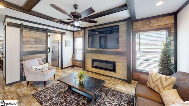 438 Berry Shoals Road, Duncan, SC 29334
