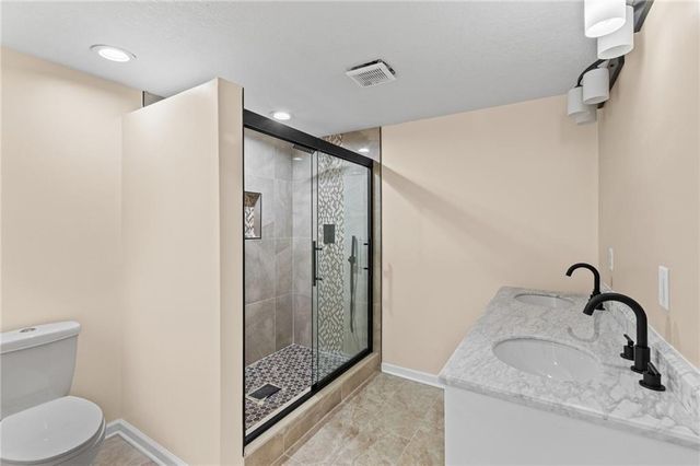 330 Jackson Avenue, Kansas City, MO 64124