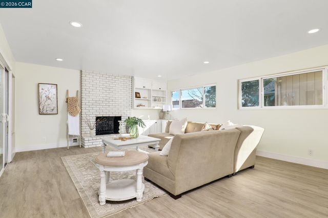 90 Manville Ave, Pittsburg, CA 94565